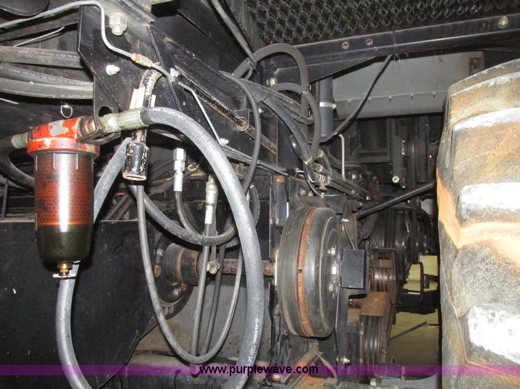 image for item G9861 2001 Gleaner R62 Fieldstar combine