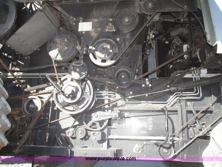 image for item G9861 2001 Gleaner R62 Fieldstar combine