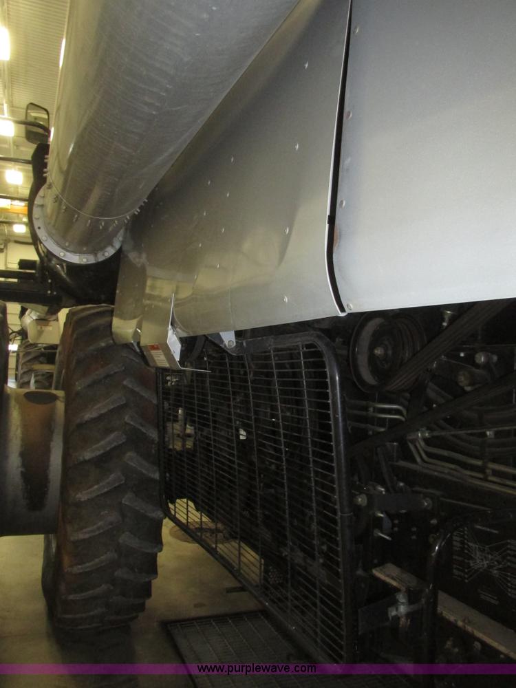 image for item G9861 2001 Gleaner R62 Fieldstar combine