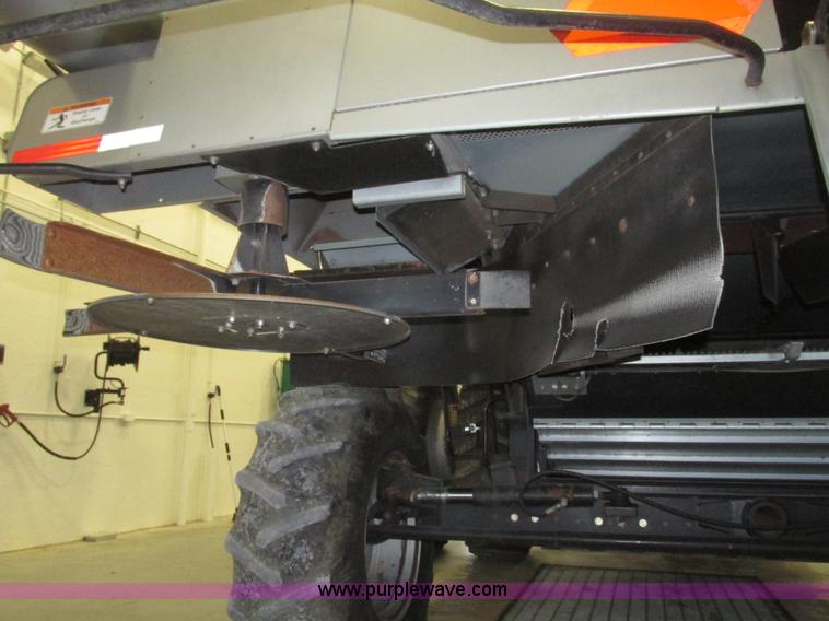 image for item G9861 2001 Gleaner R62 Fieldstar combine