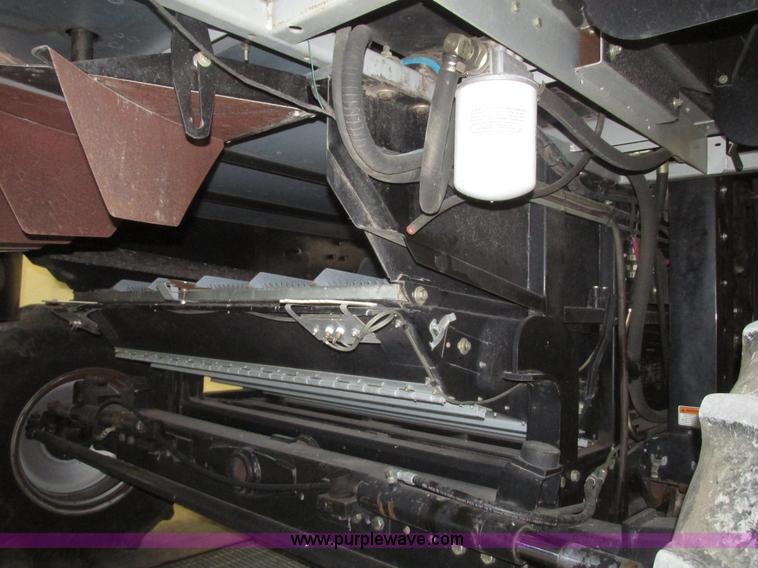 image for item G9861 2001 Gleaner R62 Fieldstar combine