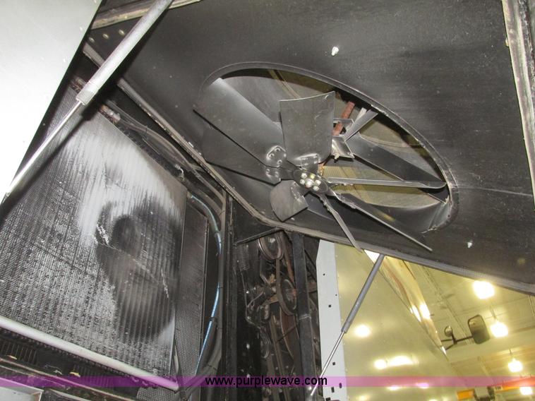 image for item G9861 2001 Gleaner R62 Fieldstar combine