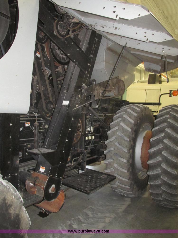 image for item G9861 2001 Gleaner R62 Fieldstar combine