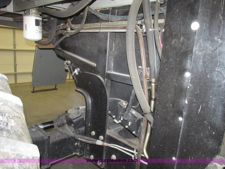 image for item G9861 2001 Gleaner R62 Fieldstar combine