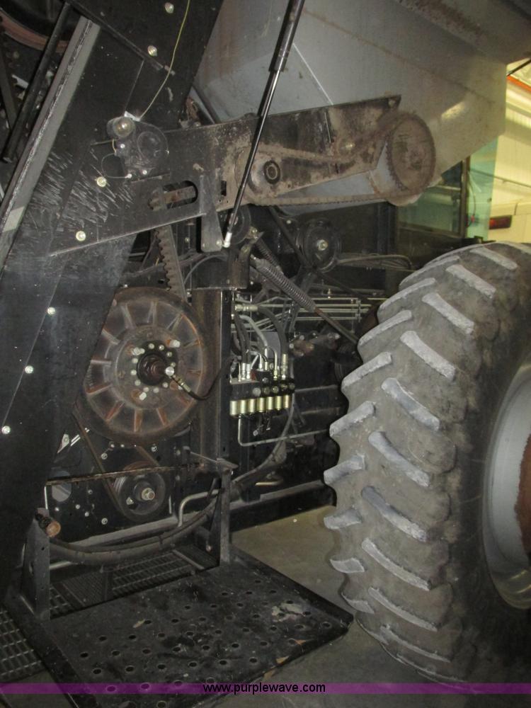 image for item G9861 2001 Gleaner R62 Fieldstar combine