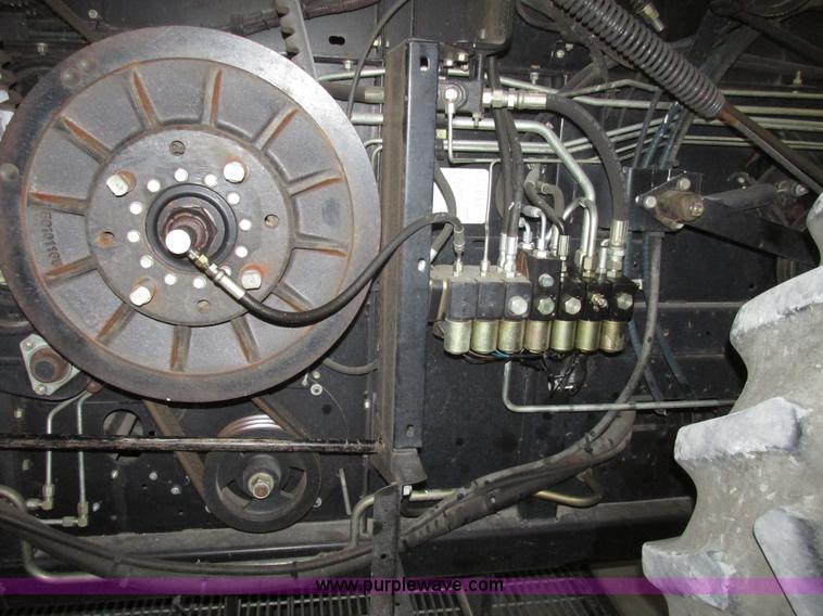 image for item G9861 2001 Gleaner R62 Fieldstar combine