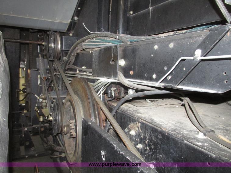 image for item G9861 2001 Gleaner R62 Fieldstar combine