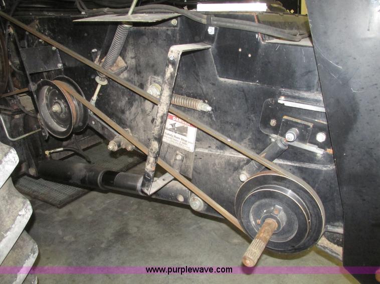 image for item G9861 2001 Gleaner R62 Fieldstar combine