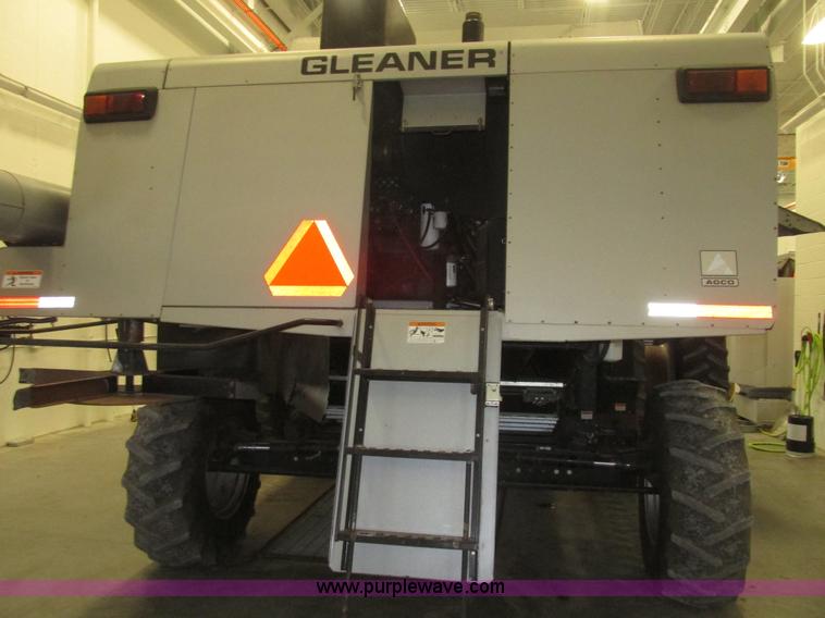 image for item G9861 2001 Gleaner R62 Fieldstar combine