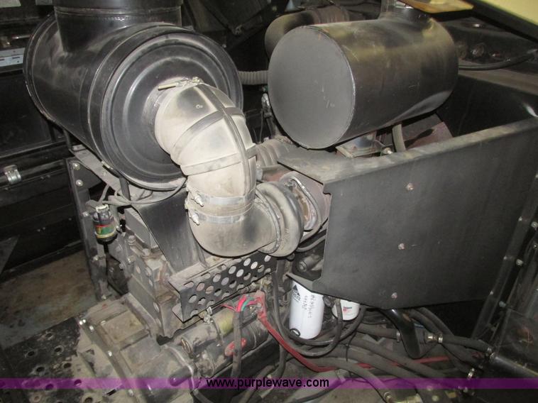 image for item G9861 2001 Gleaner R62 Fieldstar combine