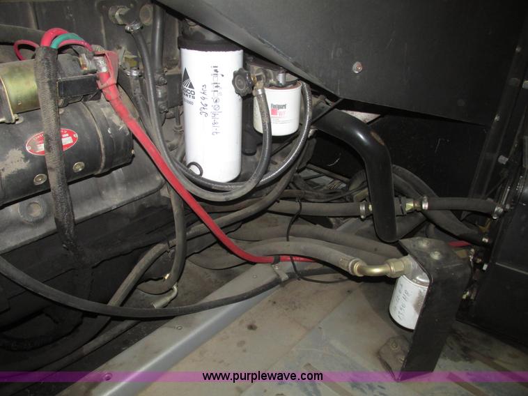 image for item G9861 2001 Gleaner R62 Fieldstar combine