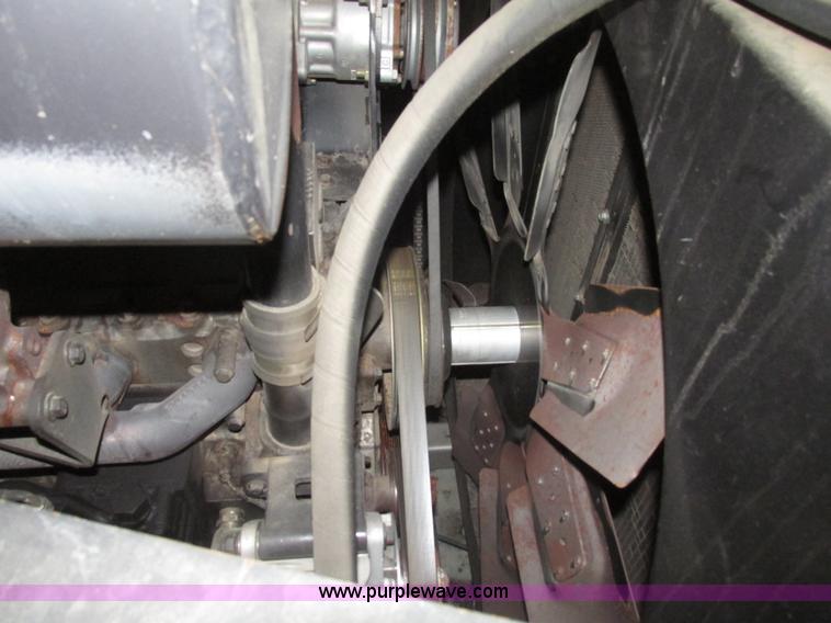 image for item G9861 2001 Gleaner R62 Fieldstar combine