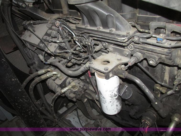 image for item G9861 2001 Gleaner R62 Fieldstar combine