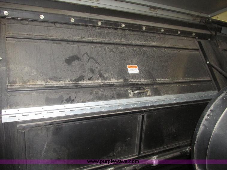 image for item G9861 2001 Gleaner R62 Fieldstar combine