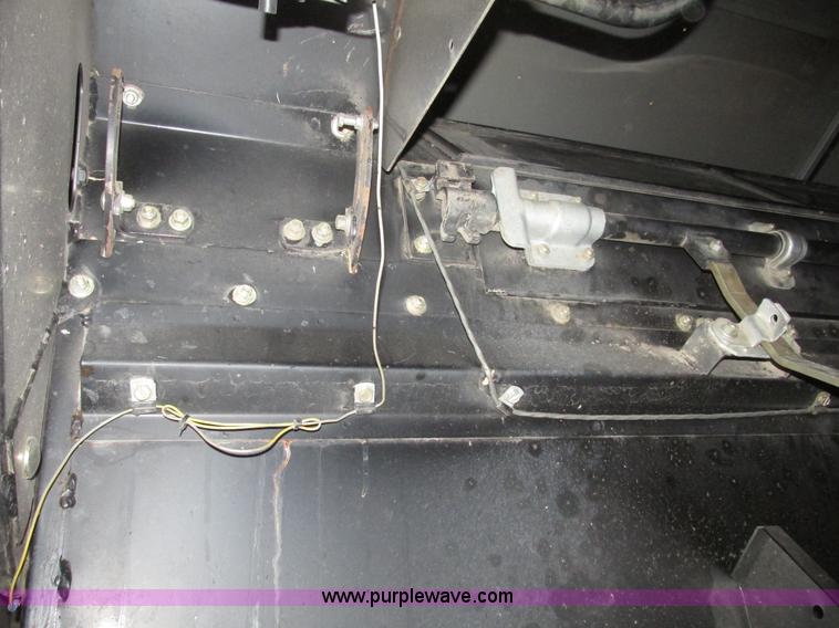 image for item G9861 2001 Gleaner R62 Fieldstar combine