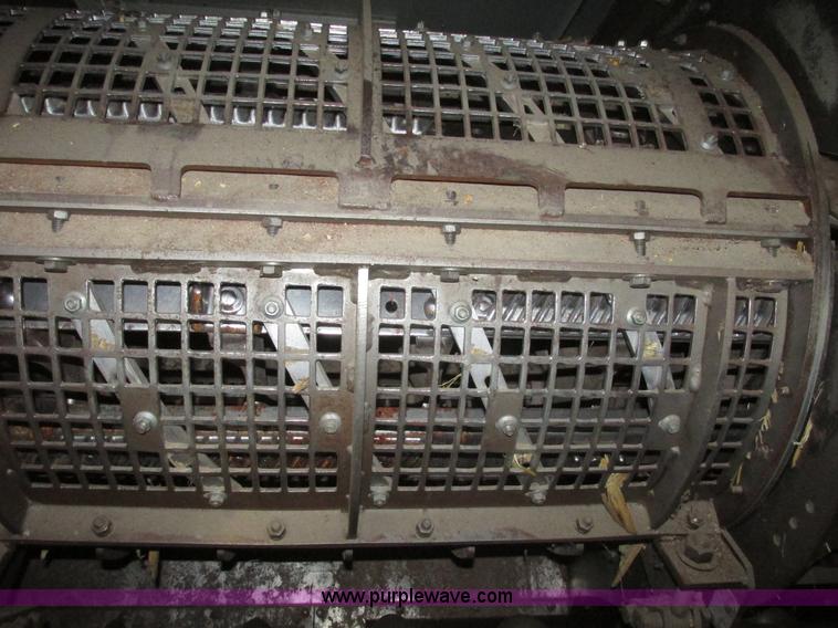 image for item G9861 2001 Gleaner R62 Fieldstar combine