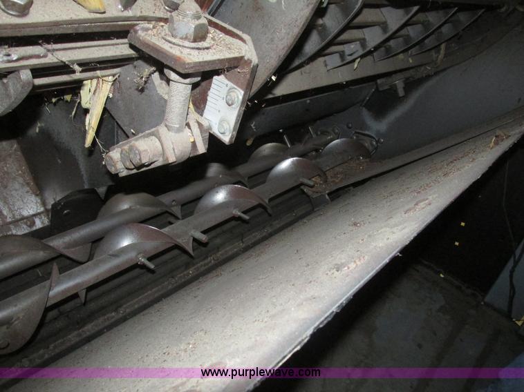 image for item G9861 2001 Gleaner R62 Fieldstar combine