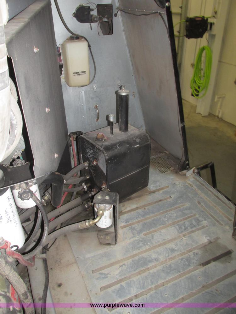 image for item G9861 2001 Gleaner R62 Fieldstar combine