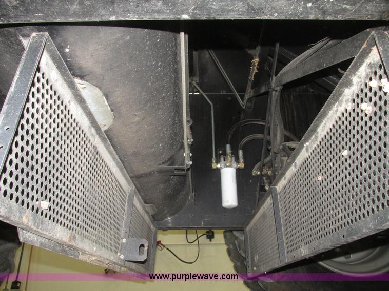 image for item G9861 2001 Gleaner R62 Fieldstar combine