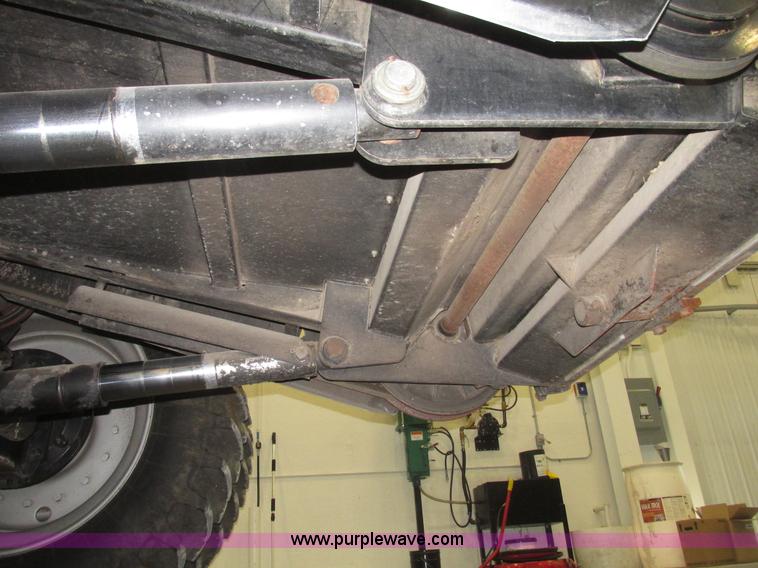 image for item G9861 2001 Gleaner R62 Fieldstar combine