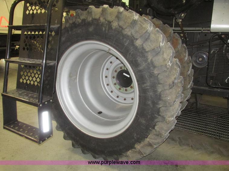 image for item G9861 2001 Gleaner R62 Fieldstar combine