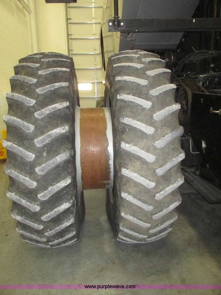 image for item G9861 2001 Gleaner R62 Fieldstar combine