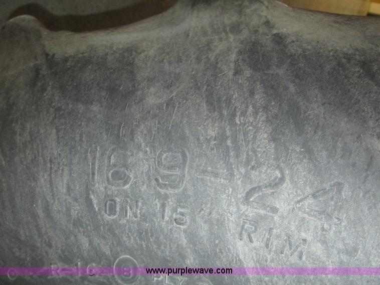 image for item G9861 2001 Gleaner R62 Fieldstar combine