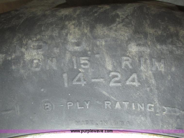 image for item G9861 2001 Gleaner R62 Fieldstar combine