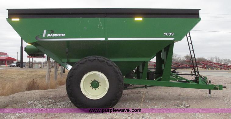 image for item G9880 2013 Parker 1039 grain cart