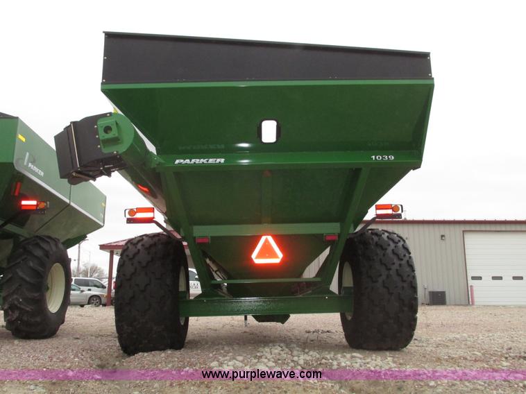 image for item G9880 2013 Parker 1039 grain cart