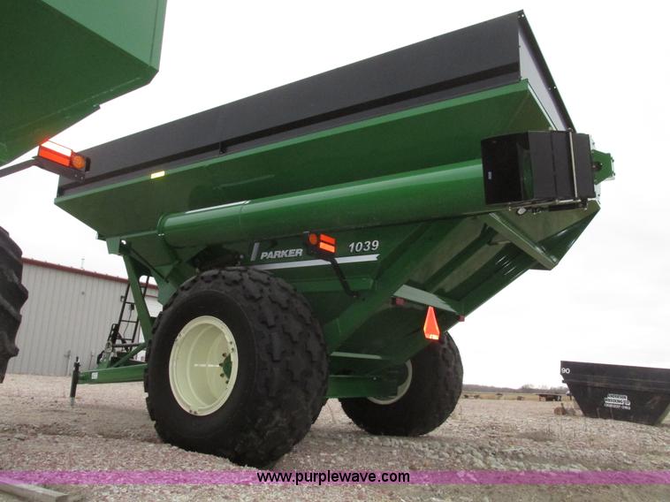 image for item G9880 2013 Parker 1039 grain cart