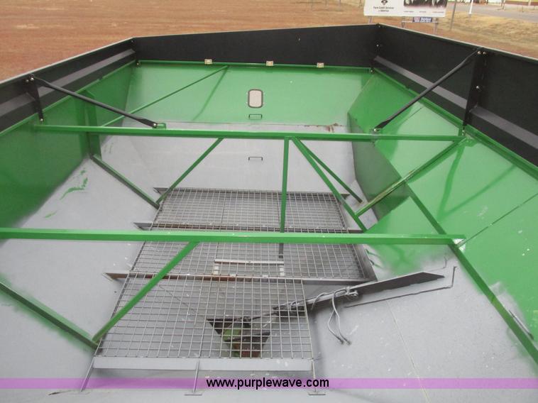 image for item G9880 2013 Parker 1039 grain cart