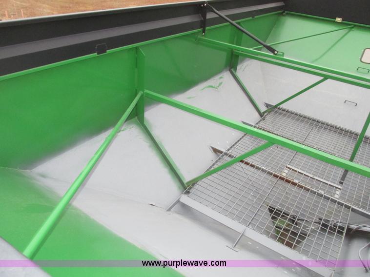 image for item G9880 2013 Parker 1039 grain cart