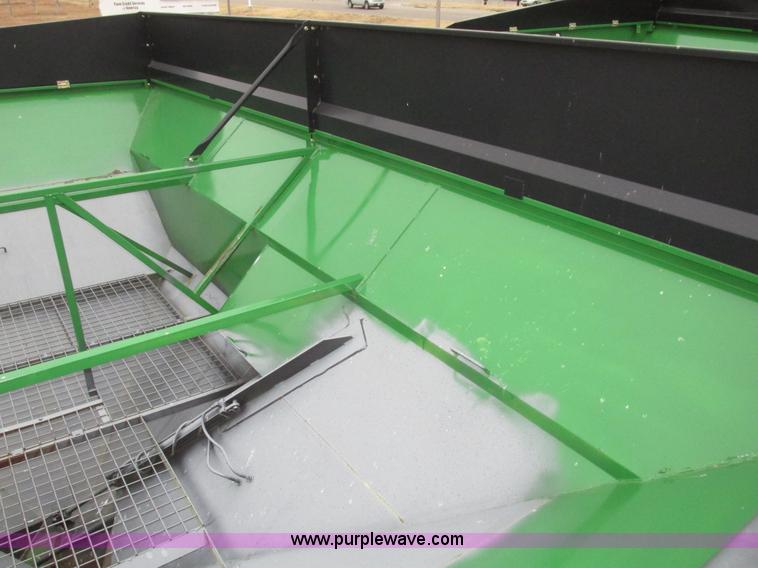 image for item G9880 2013 Parker 1039 grain cart