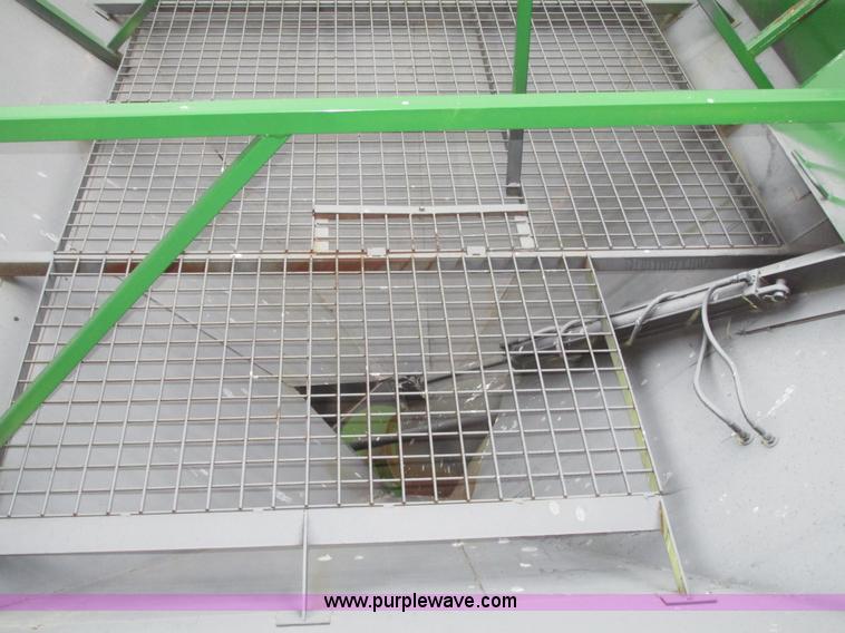 image for item G9880 2013 Parker 1039 grain cart