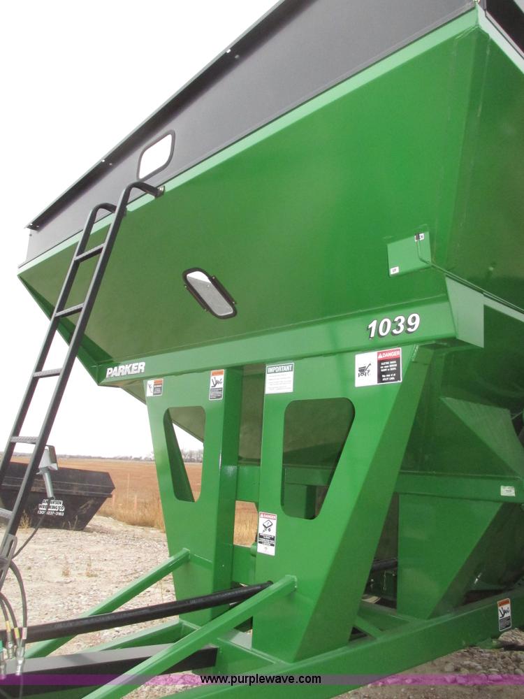 image for item G9880 2013 Parker 1039 grain cart