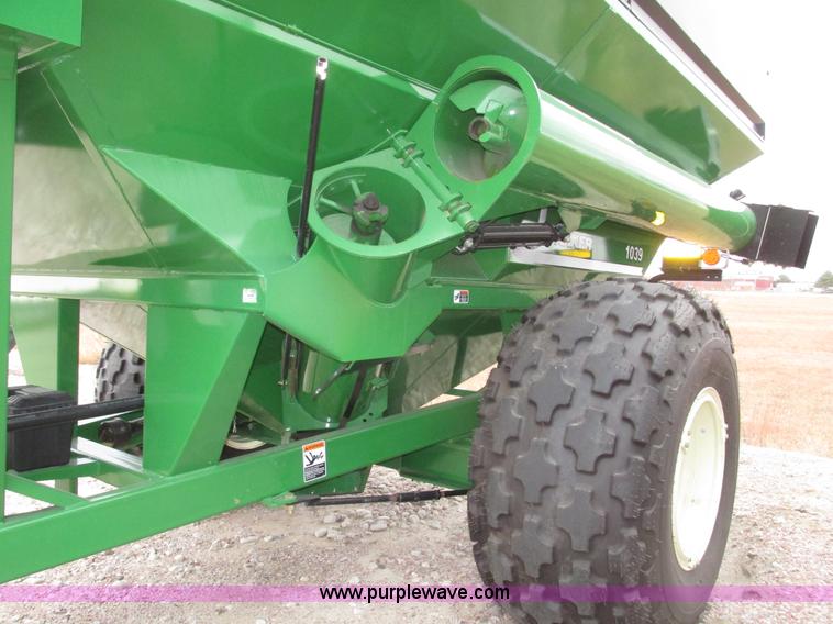 image for item G9880 2013 Parker 1039 grain cart