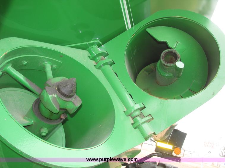 image for item G9880 2013 Parker 1039 grain cart