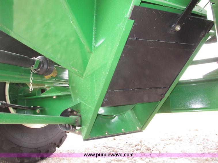 image for item G9880 2013 Parker 1039 grain cart