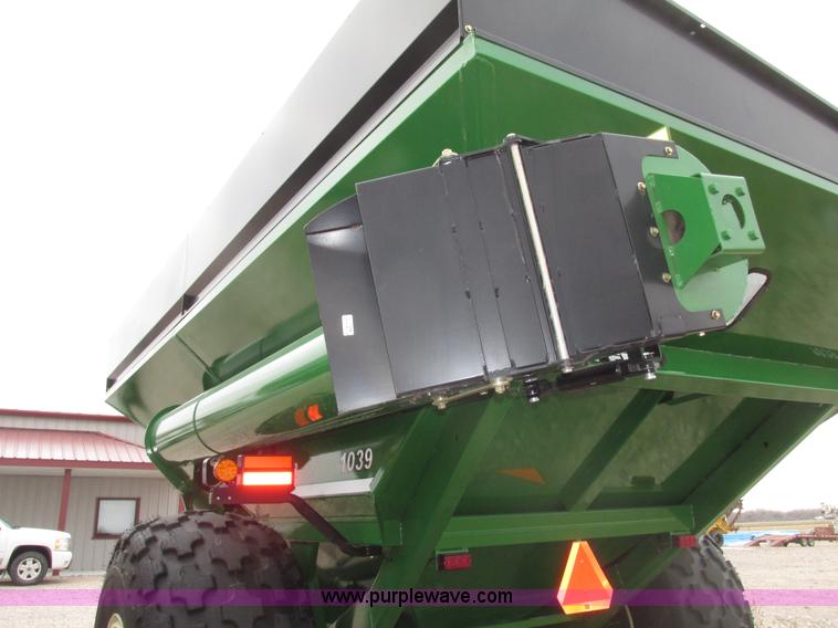 image for item G9880 2013 Parker 1039 grain cart