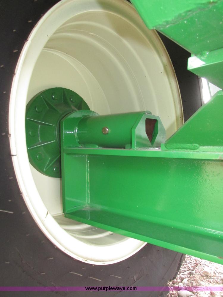 image for item G9880 2013 Parker 1039 grain cart