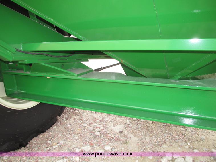 image for item G9880 2013 Parker 1039 grain cart