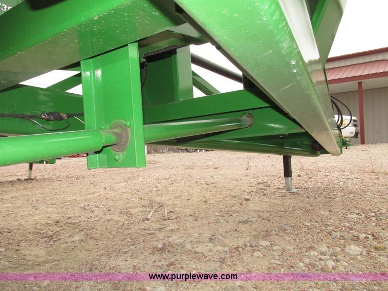 image for item G9880 2013 Parker 1039 grain cart