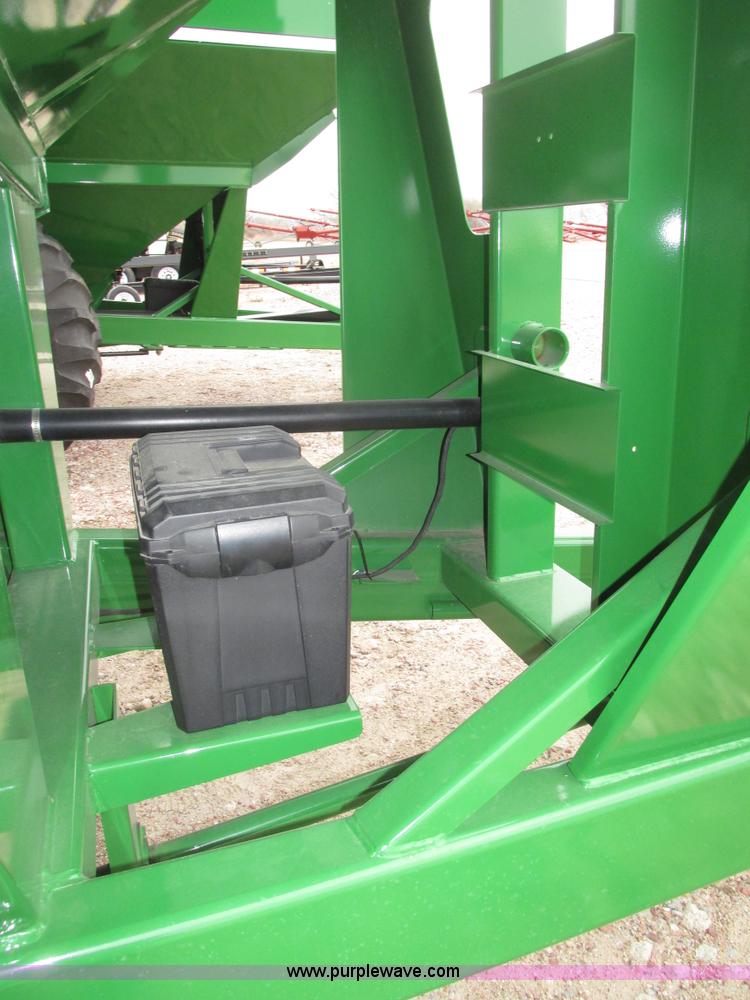image for item G9880 2013 Parker 1039 grain cart