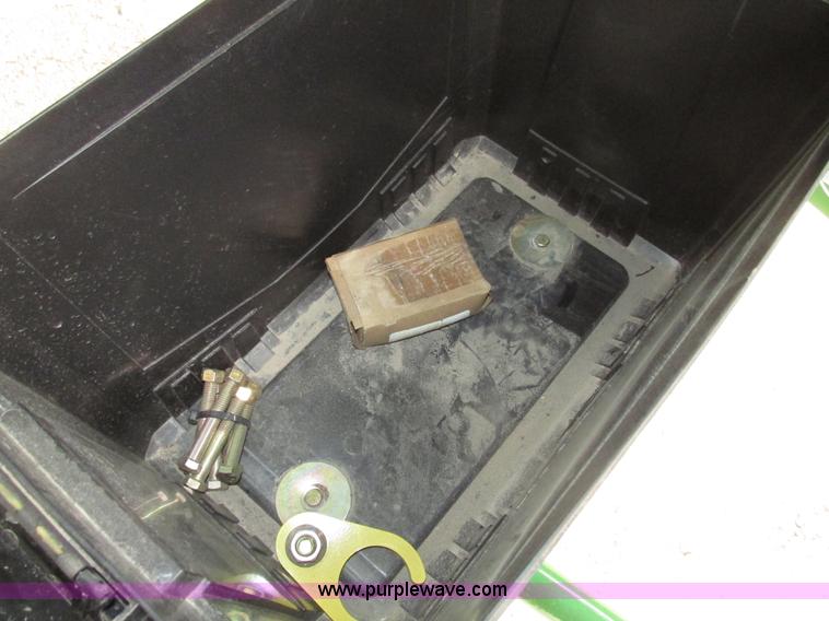 image for item G9880 2013 Parker 1039 grain cart