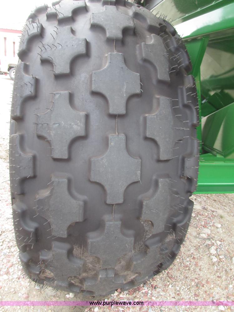 image for item G9880 2013 Parker 1039 grain cart