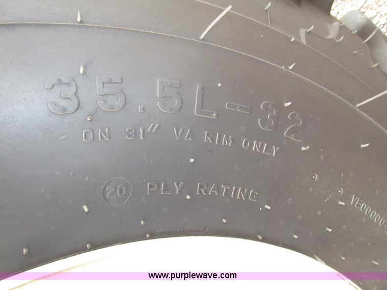 image for item G9880 2013 Parker 1039 grain cart