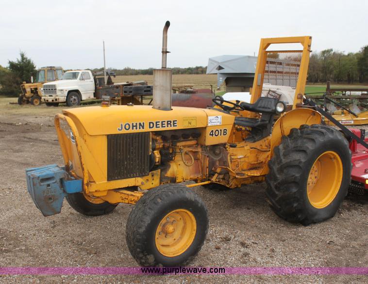 image for item H2023 John Deere 401B tractor
