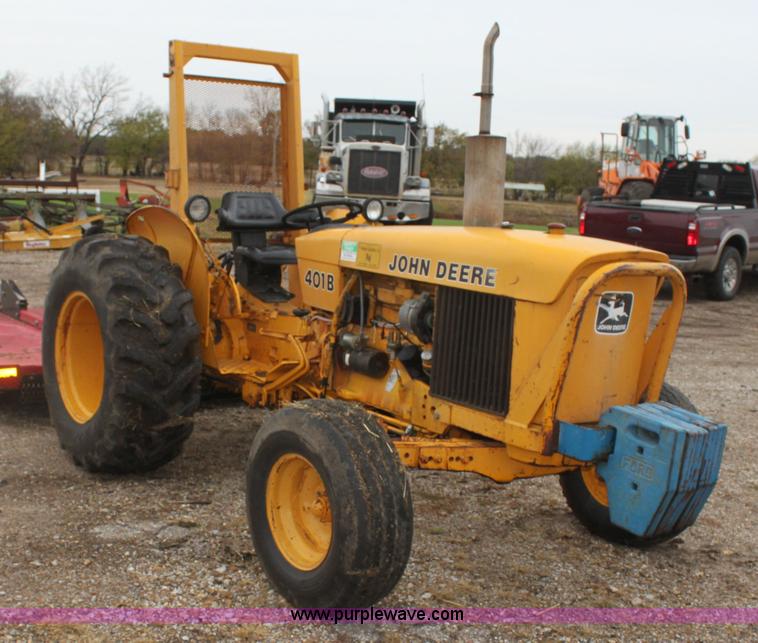image for item H2023 John Deere 401B tractor