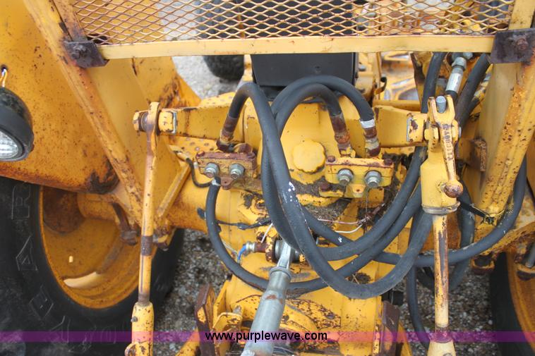 image for item H2023 John Deere 401B tractor